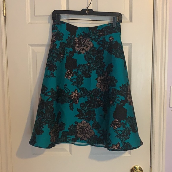 🎉 2/50 Stunning Formal Two Piece - Picture 5 of 9